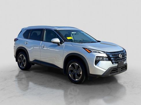Used 2024 Nissan Rogue SV w/ SV Premium Package AWD/4WD image 3