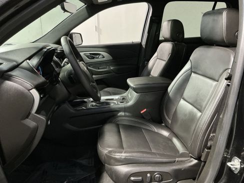 Used 2022 Chevrolet Traverse LT w/ LT Premium Package AWD/4WD image 14