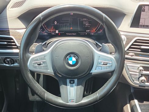 Used 2022 BMW 740i w/ M Sport Package RWD image 19