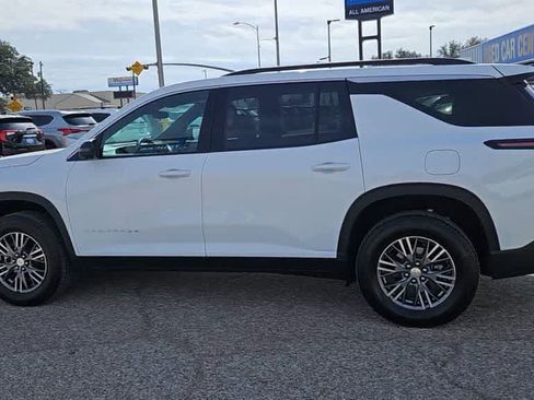 Used 2024 Chevrolet Traverse LT FWD image 5