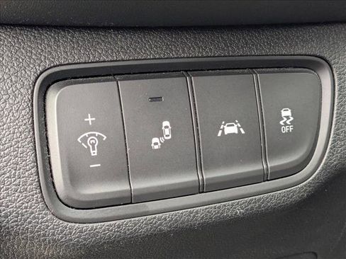 Used 2019 Hyundai Santa Fe SEL image 6