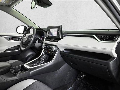 Used 2019 Toyota RAV4 XLE image 22