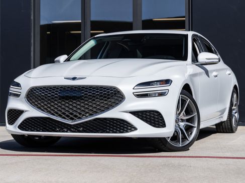 Used 2023 Genesis G70 2.0T image 1
