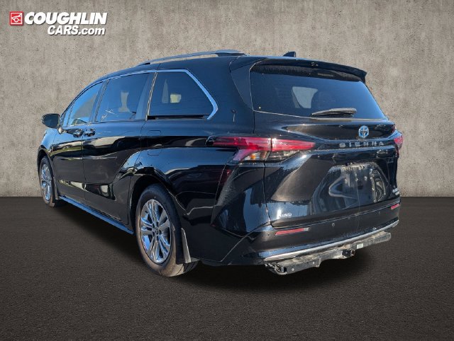 Used 2023 Toyota Sienna Platinum AWD/4WD image 5