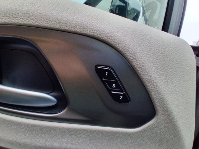 Used 2024 Chrysler Pacifica Touring-L FWD image 19