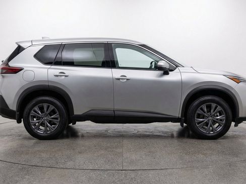 Used 2025 Nissan Rogue SV FWD image 11