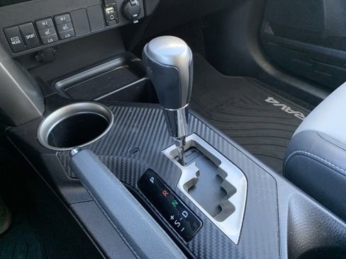 Used 2013 Toyota RAV4 Limited image 26