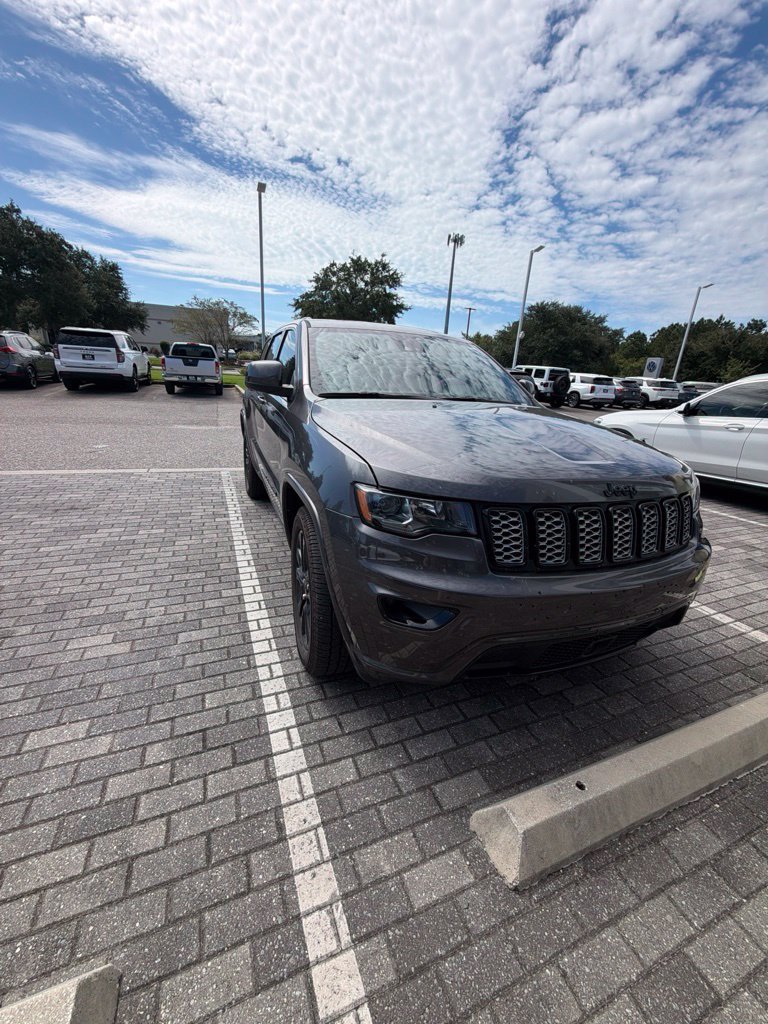 Used 2021 Jeep Grand Cherokee Laredo X RWD image 2
