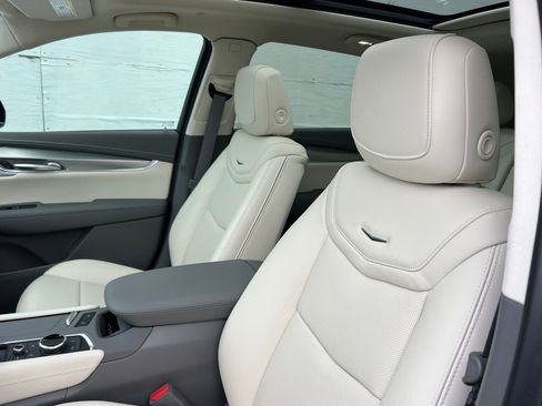 New 2026 Cadillac XT5 Premium Luxury w/ LPO, Floor Liner Package image 10