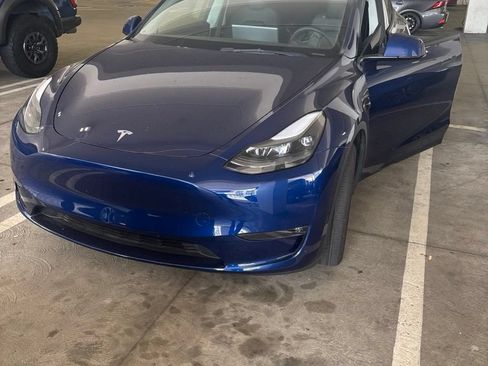 Used 2023 Tesla Model Y Long Range AWD/4WD image 2