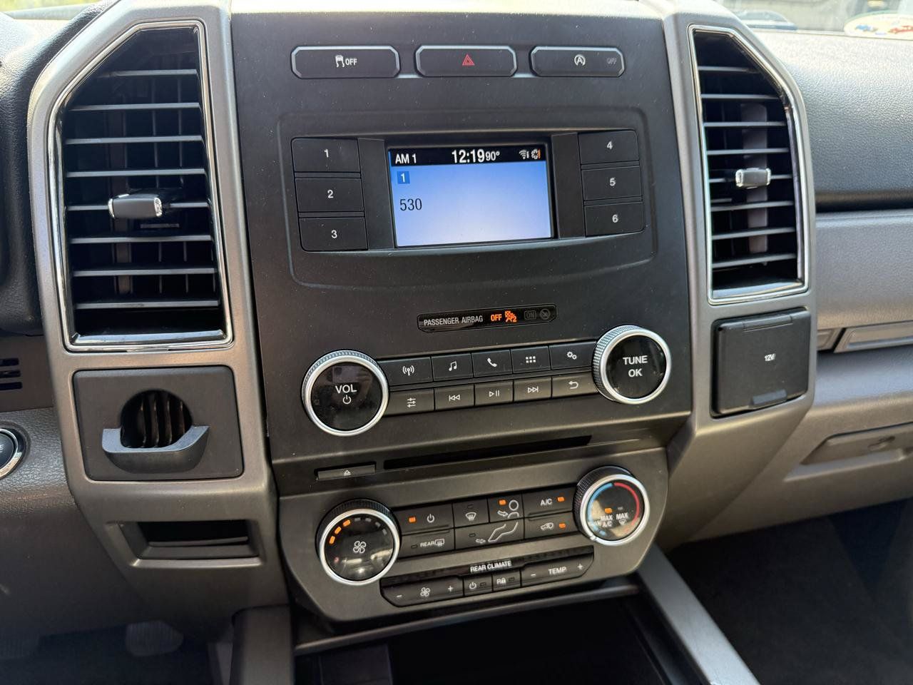 Used 2018 Ford Expedition XLT w/ Equipment Group 201A RWD image 13