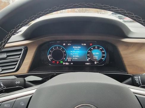 Used 2025 Volkswagen Atlas SE image 38