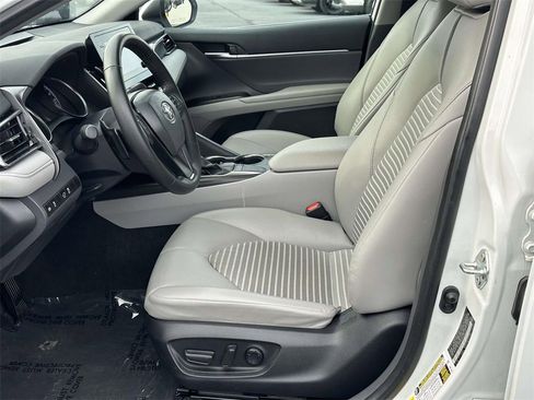 Used 2024 Toyota Camry SE image 4