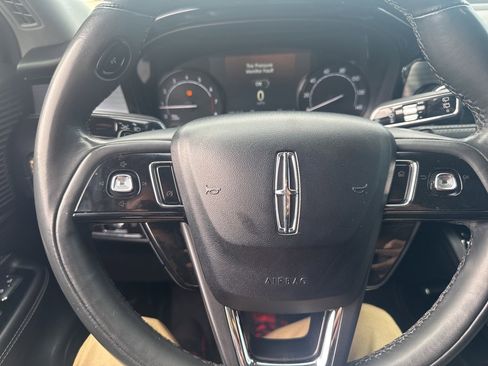 Used 2021 Lincoln Corsair FWD image 12