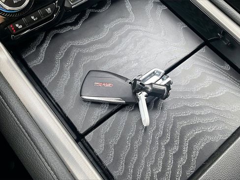 Used 2023 GMC Yukon XL Denali image 11