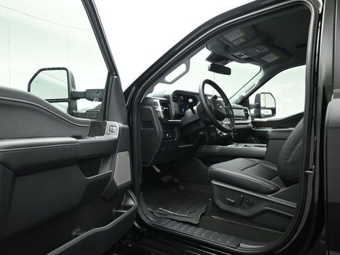 New 2026 Ford F250 Lariat w/ Black Appearance Package AWD/4WD image 8