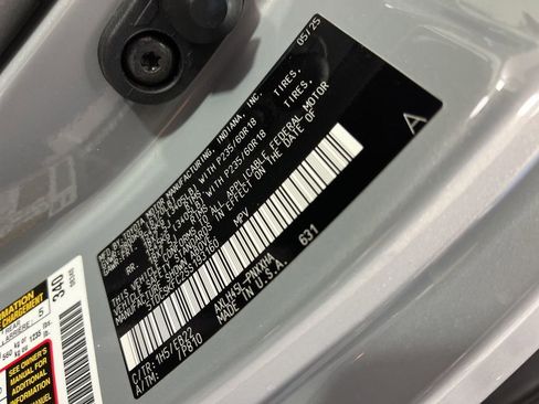 Used 2025 Toyota Sienna XLE Woodland Edition image 27