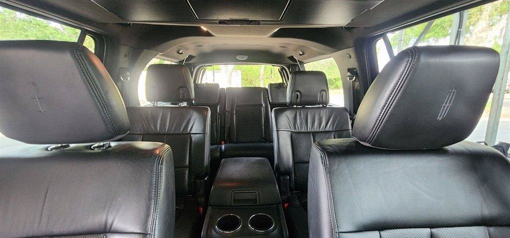 Used 2010 Lincoln Navigator L 4WD image 24