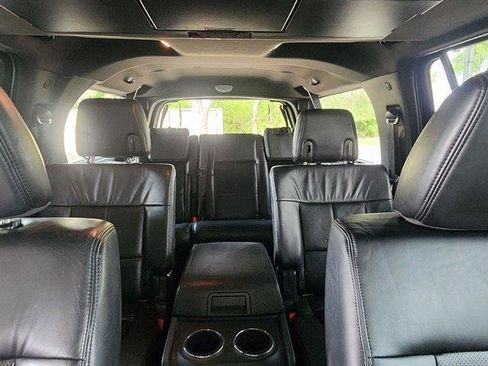 Used 2010 Lincoln Navigator L 4WD image 24