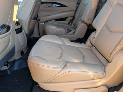 Used 2018 Cadillac Escalade Platinum image 7