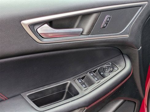 Used 2023 Ford Edge ST-Line image 16