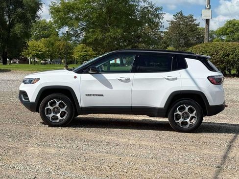 Used 2022 Jeep Compass Trailhawk w/ Trailhawk Convenience Group AWD/4WD image 9