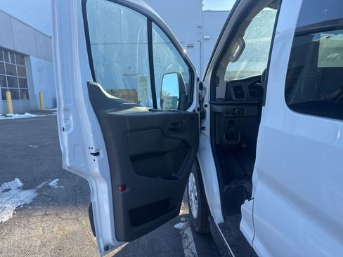 Used 2023 Ford Transit 350 XLT image 9