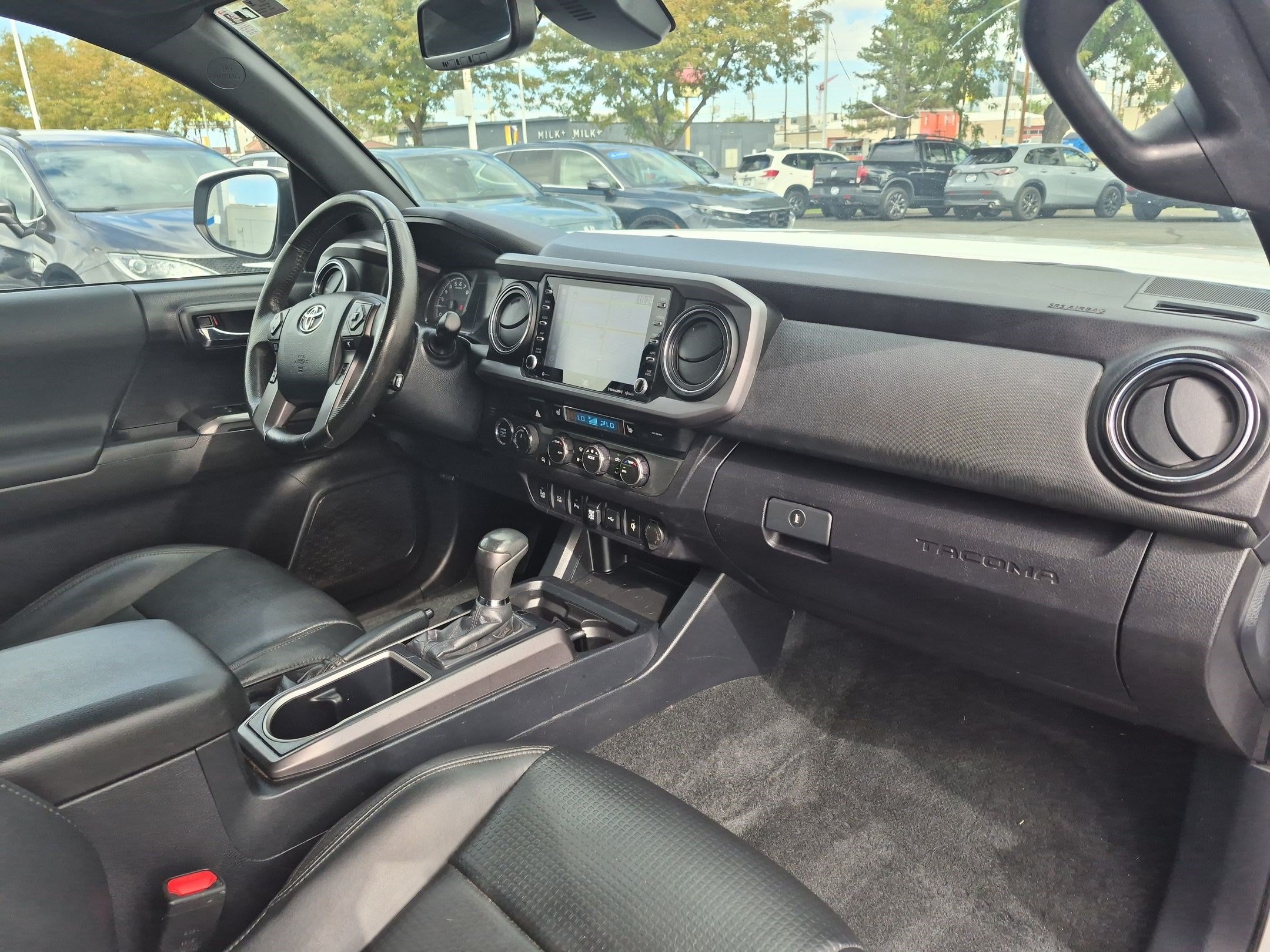 Used 2020 Toyota Tacoma TRD Off-Road w/ TRD Premium Off Road Package AWD/4WD image 31