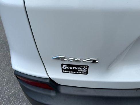 Used 2019 Jeep Cherokee Limited AWD/4WD image 11