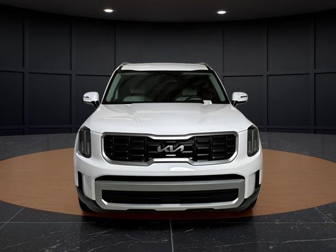 Used 2024 Kia Telluride S AWD/4WD image 2