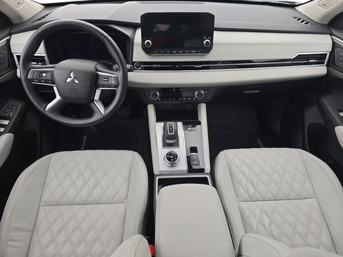 Used 2024 Mitsubishi Outlander SEL AWD/4WD image 9