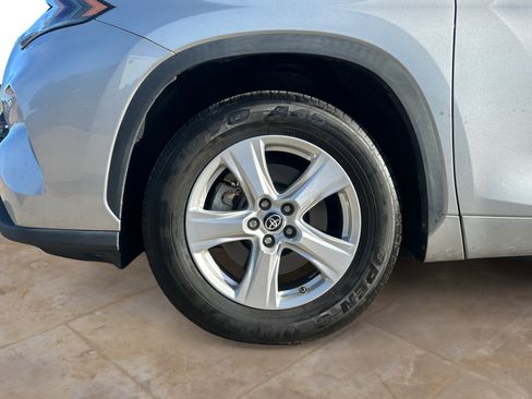 Used 2022 Toyota Highlander L image 21