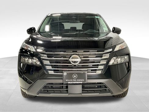 Used 2024 Nissan Rogue SV image 2