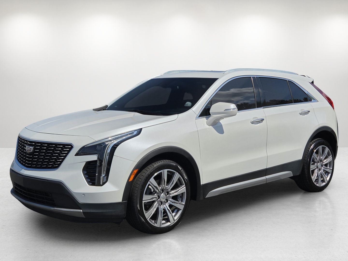 Used 2021 Cadillac XT4 Premium Luxury FWD image 1