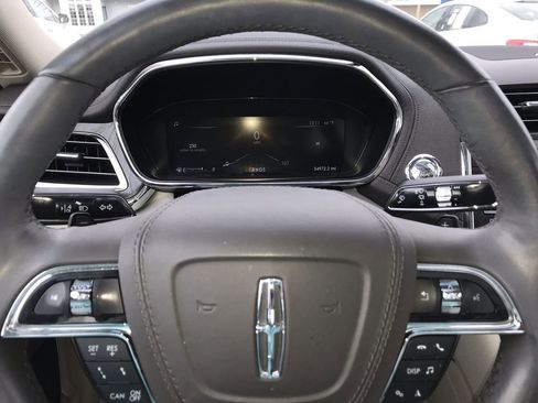 Used 2019 Lincoln Continental Select w/ Continental Climate Package image 14