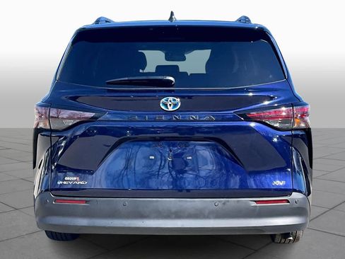 Used 2025 Toyota Sienna XLE w/ XLE Plus Package image 5
