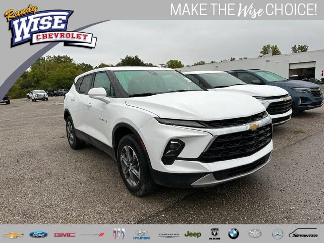 Used 2025 Chevrolet Blazer LT FWD image 1
