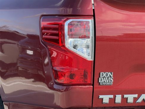 Used 2018 Nissan Titan S image 7