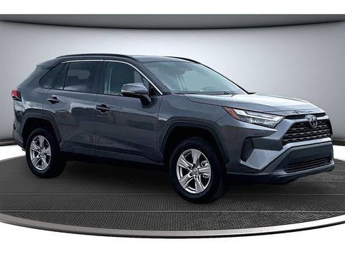 Used 2025 Toyota RAV4 XLE FWD image 14