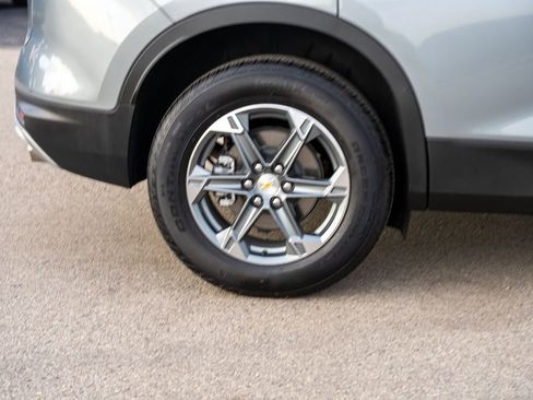 Used 2025 Chevrolet Blazer LT image 9