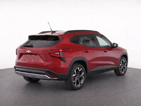 Used 2024 Chevrolet Trax LT w/ Driver Confidence Package FWD image 9