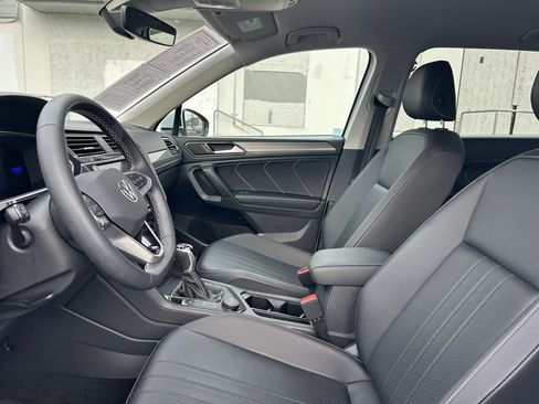 Used 2023 Volkswagen Tiguan SE image 10