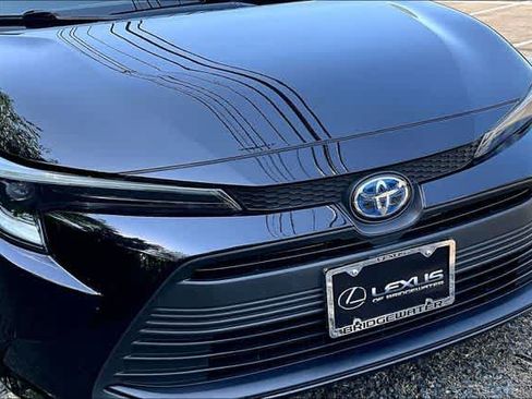 Used 2023 Toyota Corolla LE AWD/4WD image 33