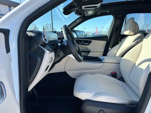 Used 2025 Mercedes-Benz GLC 350e 4MATIC image 20