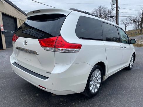 Used 2012 Toyota Sienna Limited w/ Premium Pkg image 3