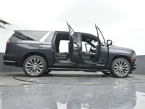 New 2026 Cadillac Escalade ESV Luxury w/ LPO, Radiant Package AWD/4WD image 71