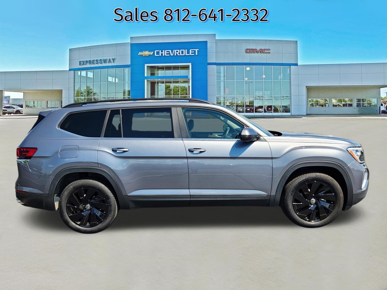 Used 2024 Volkswagen Atlas SE w/ Panoramic Sunroof Package FWD image 8