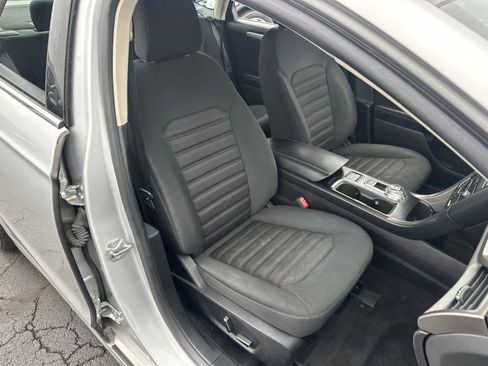 Used 2019 Ford Fusion SE image 32
