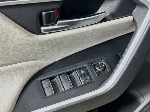 Used 2022 Toyota RAV4 XLE w/ Convenience Package FWD image 15