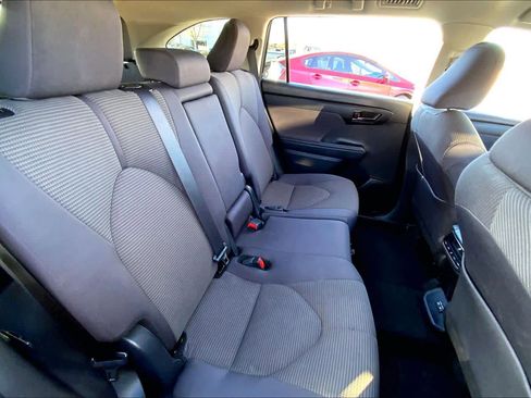 Used 2024 Toyota Highlander LE image 16